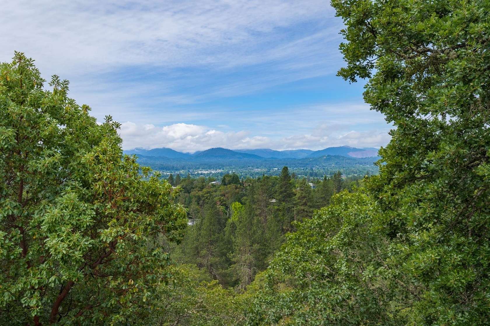 0.95 Acres of Residential Land for Sale in Grants Pass, Oregon