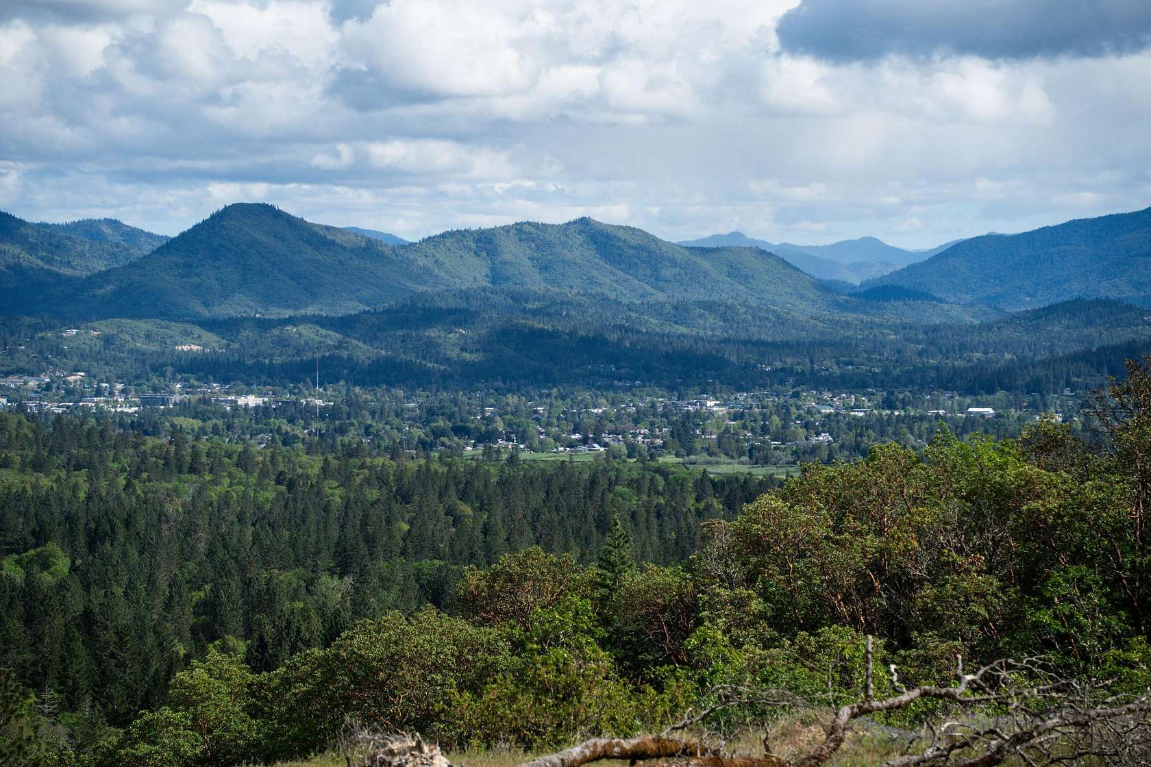 5.27 Acres of Residential Land for Sale in Grants Pass, Oregon