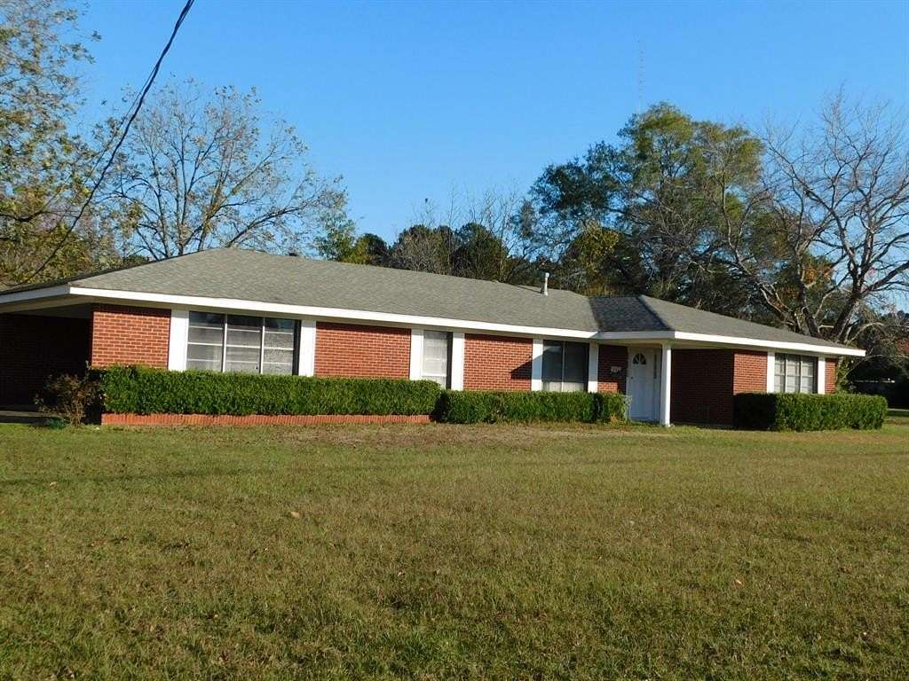 7.6 Acres of Residential Land with Home for Sale in Springhill, Louisiana