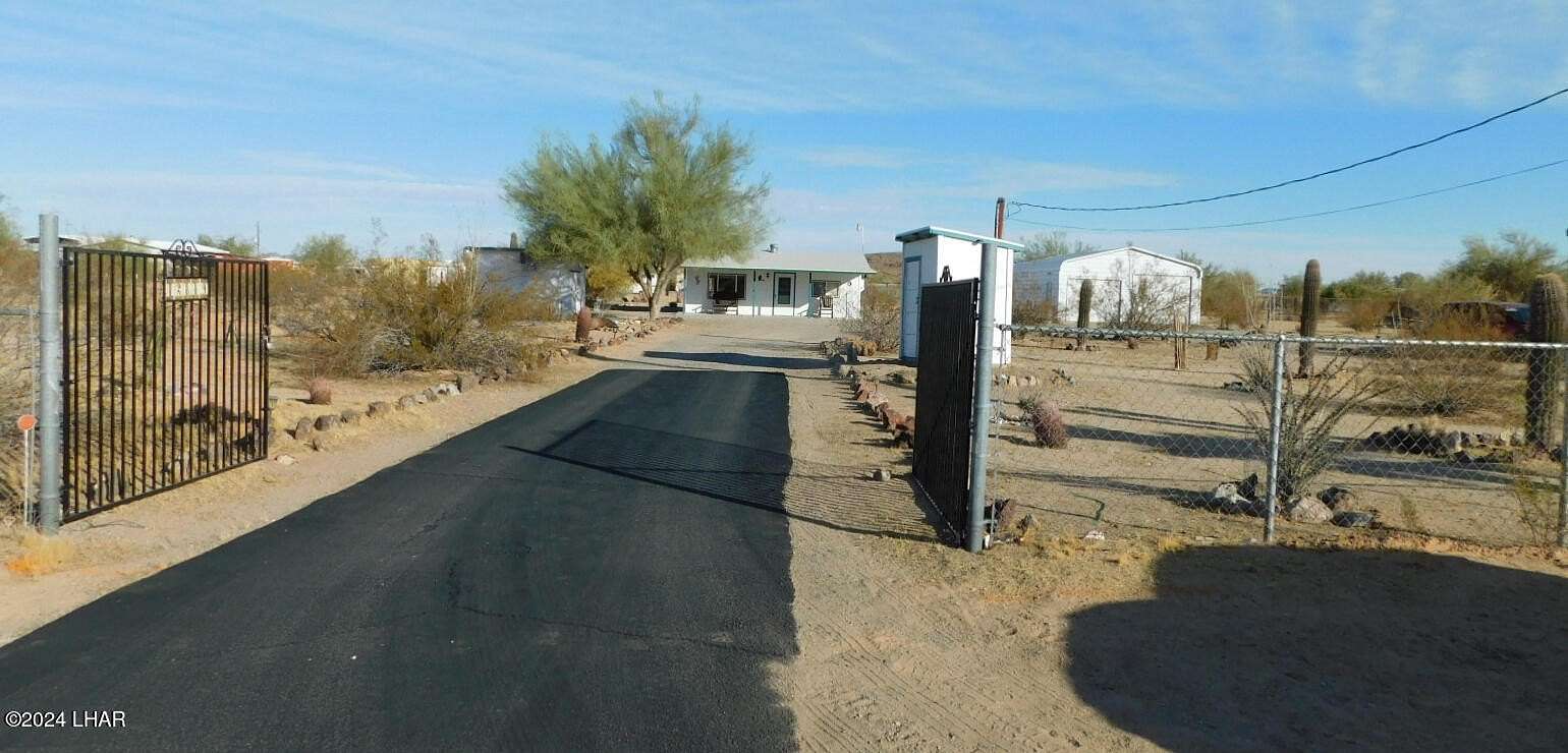 2.07 Acres of Residential Land with Home for Sale in Bouse, Arizona