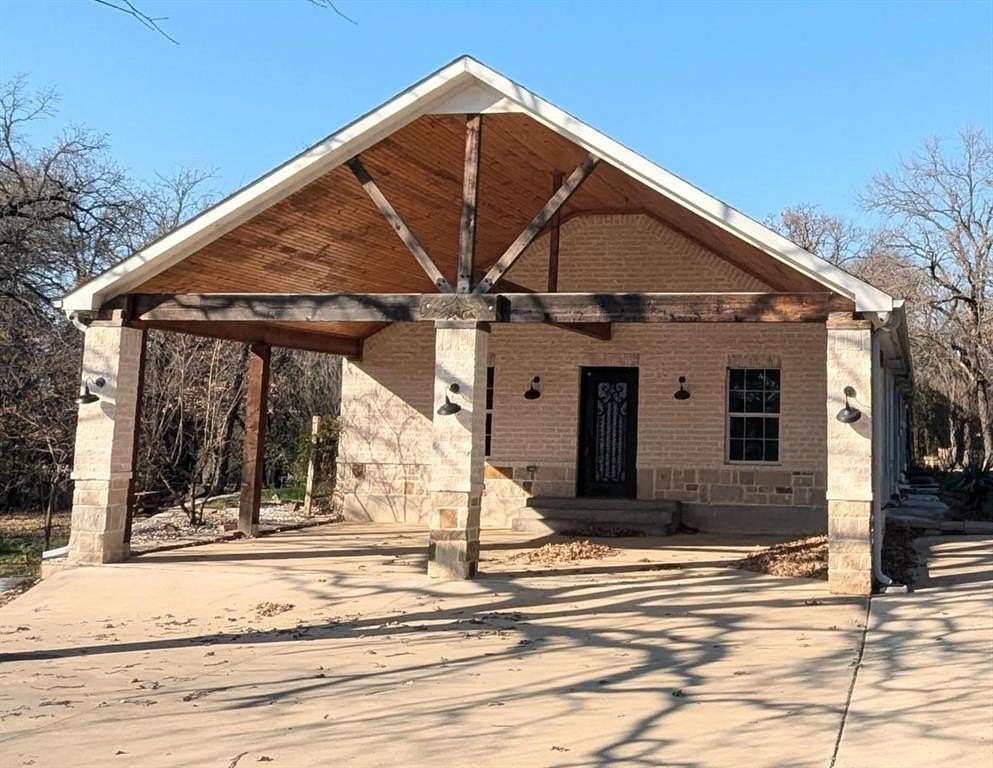 3.617 Acres of Residential Land with Home for Sale in Kennedale, Texas