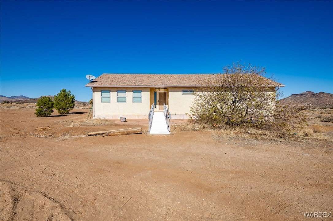 2.07 Acres of Residential Land with Home for Sale in Kingman, Arizona