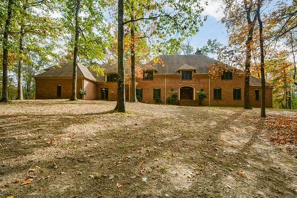 19.6 Acres of Land with Home for Sale in Roswell, Georgia