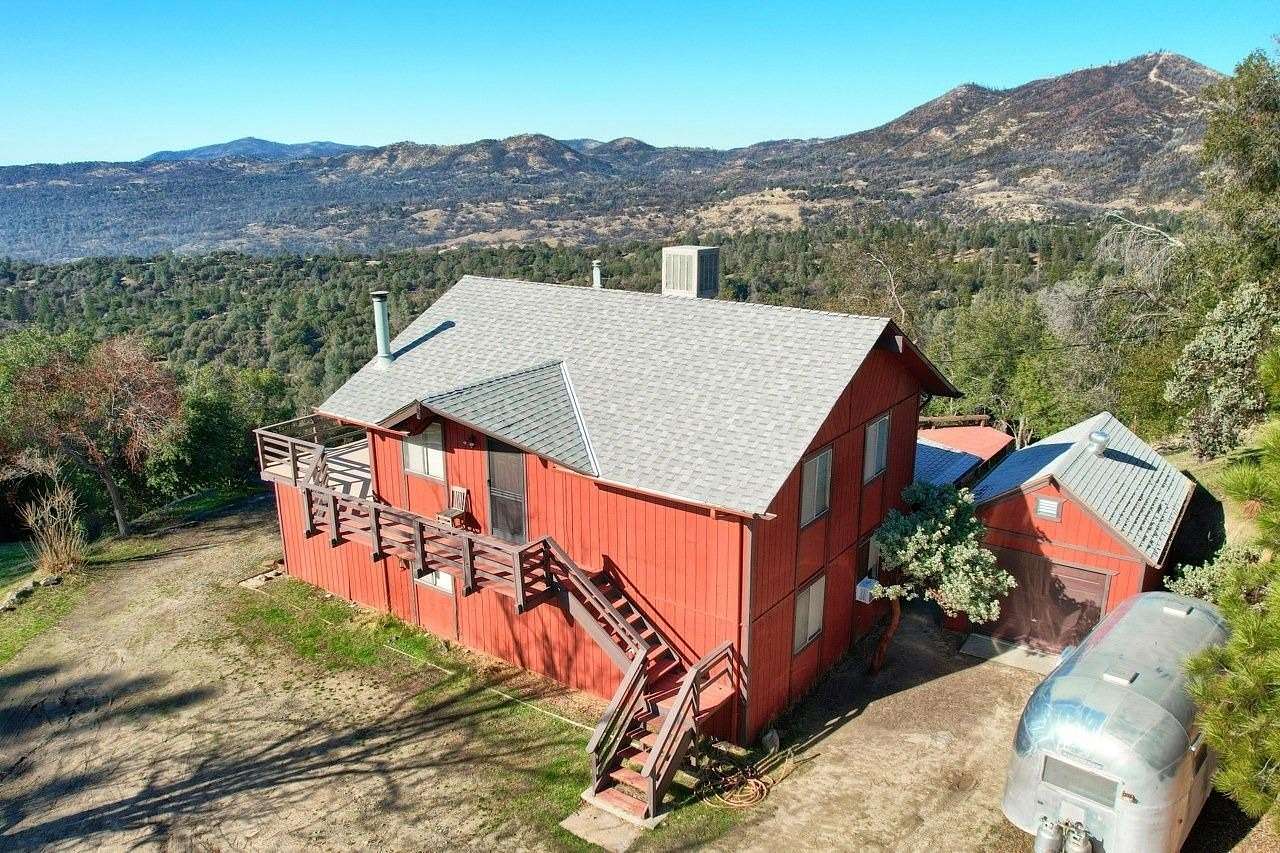 2.8 Acres of Residential Land with Home for Sale in Mariposa, California