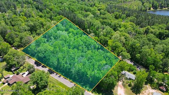 3.7 Acres of Residential Land for Sale in Mendenhall, Mississippi