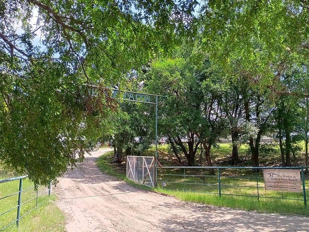 44.35 Acres of Agricultural Land with Home for Sale in Corsicana, Texas