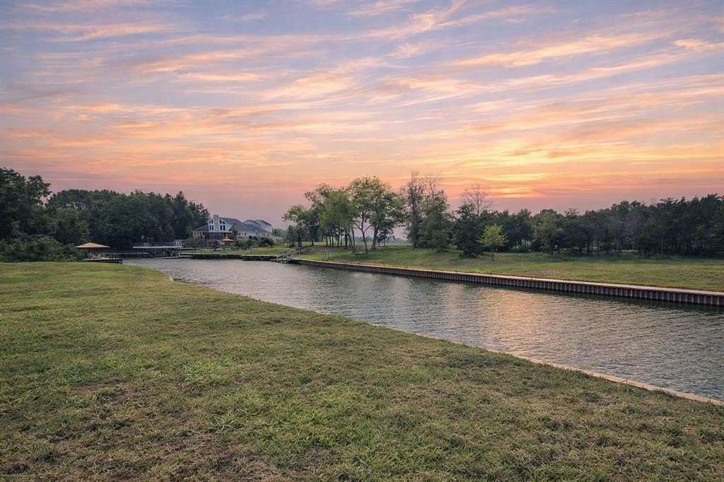 0.56 Acres of Residential Land for Sale in Corsicana, Texas