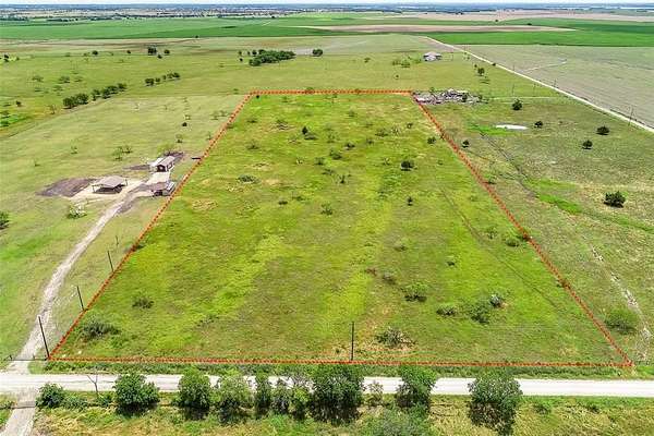 10 Acres of Land for Sale in Barry, Texas