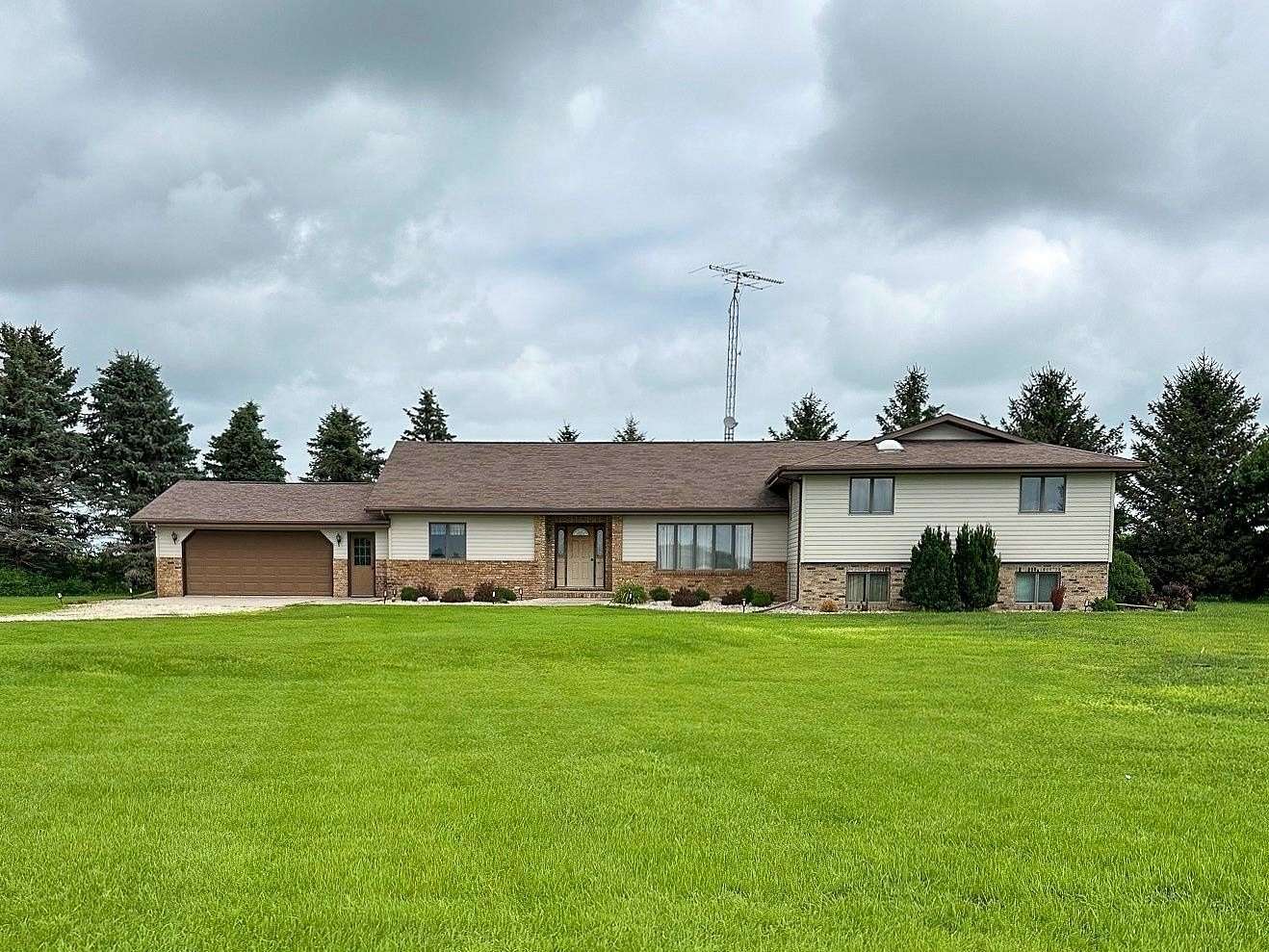 3.6 Acres of Residential Land with Home for Sale in Laurens, Iowa