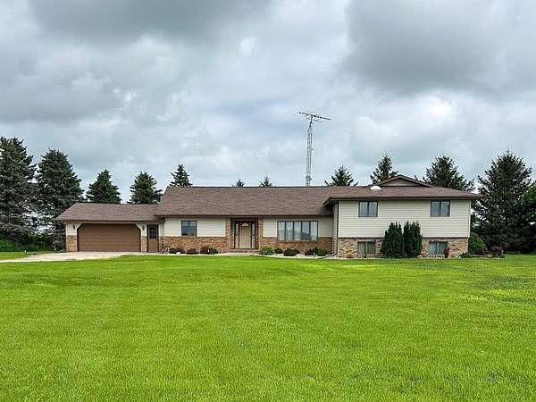 3.6 Acres of Residential Land with Home for Sale in Laurens, Iowa