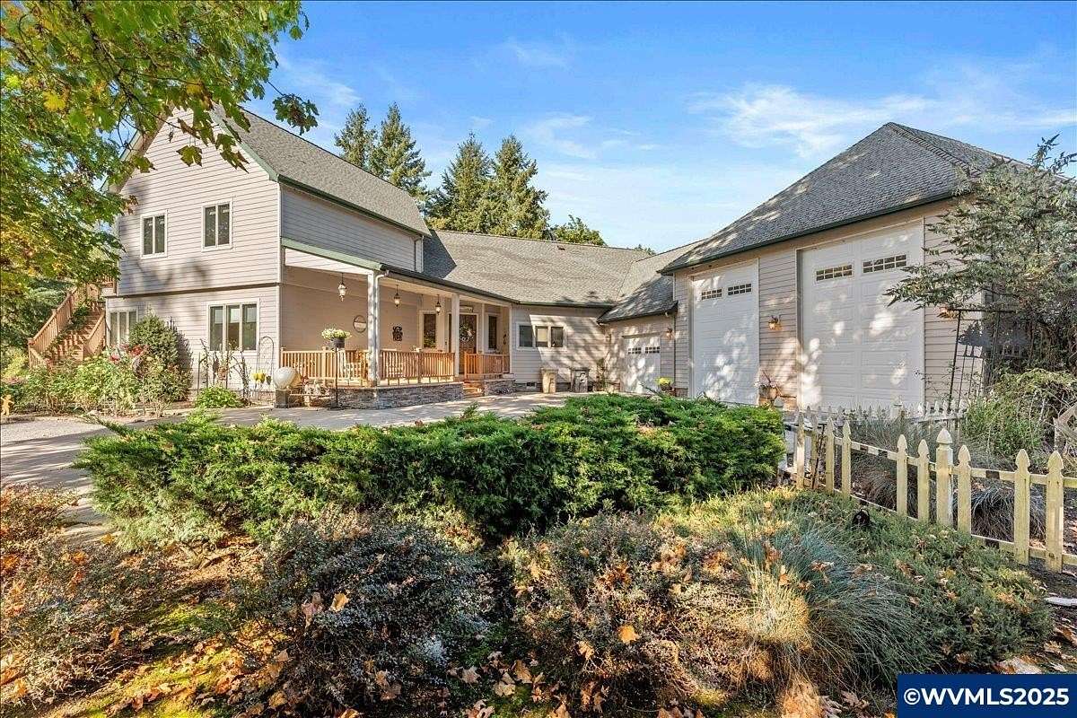 5 Acres of Residential Land with Home for Sale in Lebanon, Oregon