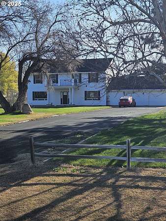 5.62 Acres of Land with Home for Sale in Boardman, Oregon