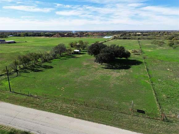 10 Acres of Land with Home for Sale in Aurora, Texas