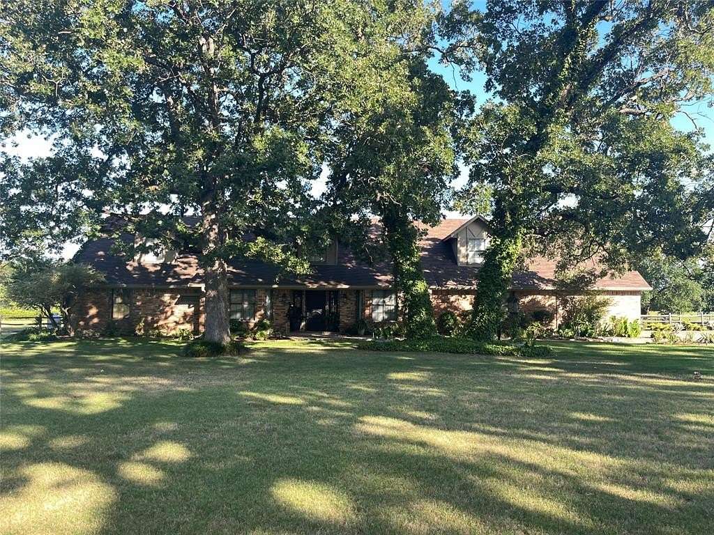 3.74 Acres of Residential Land with Home for Sale in Paris, Texas
