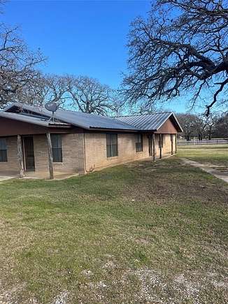 5 Acres of Land with Home for Lease in Pilot Point, Texas