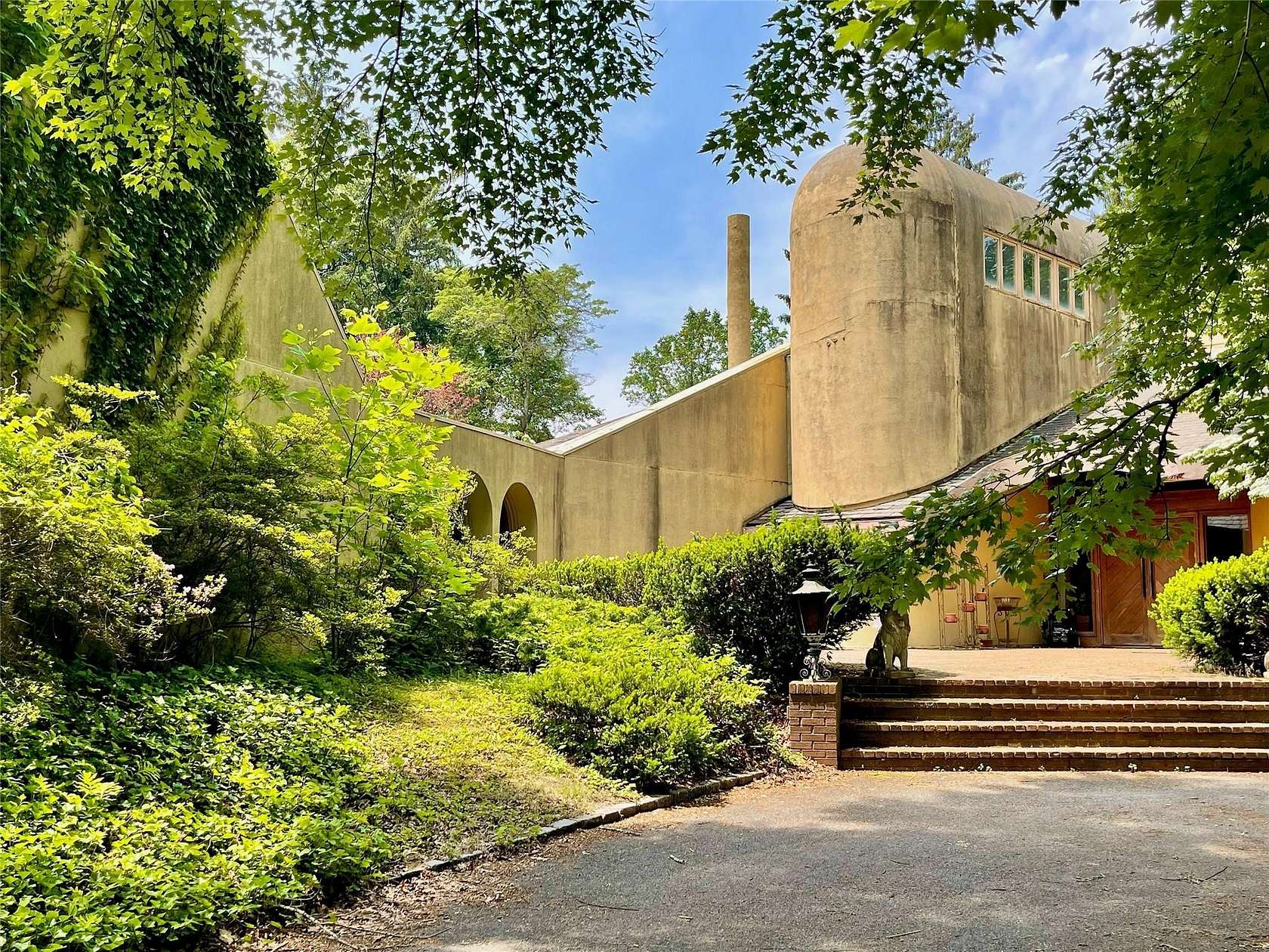 4.38 Acres of Residential Land with Home for Sale in Muttontown, New York