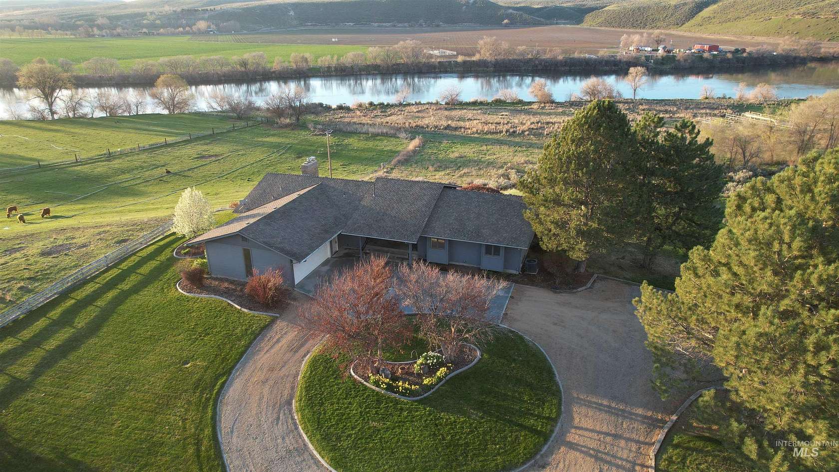 7.9 Acres of Residential Land with Home for Sale in Glenns Ferry, Idaho