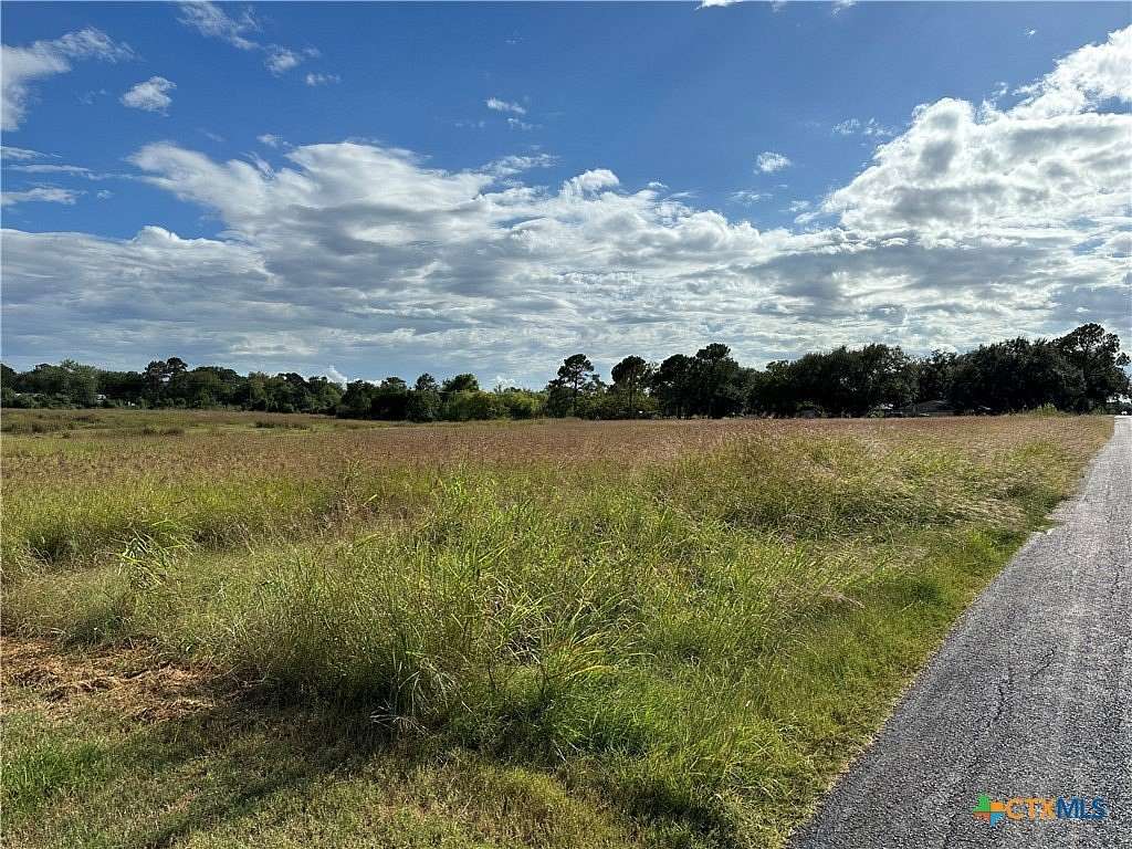 6.88 Acres of Residential Land for Sale in Victoria, Texas