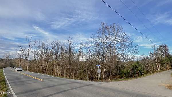 100 Acres of Land for Sale in Kodak, Tennessee