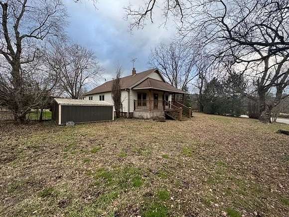 5.37 Acres of Residential Land with Home for Sale in Melbourne, Arkansas