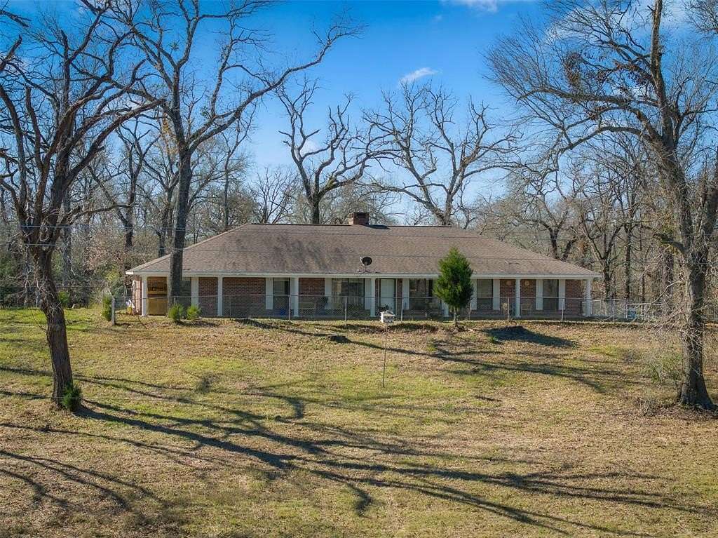 6.5 Acres of Land with Home for Sale in Buffalo, Texas