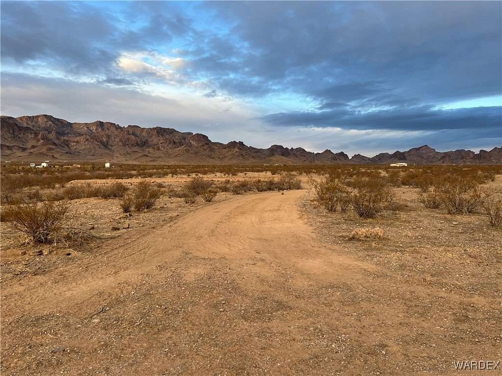 2.35 Acres of Residential Land for Sale in Golden Valley, Arizona