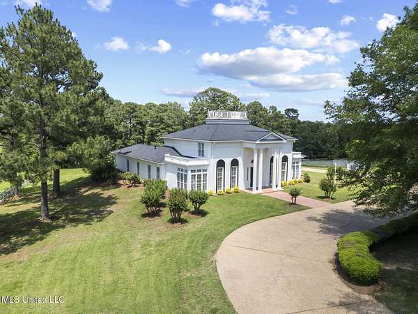 4.9 Acres of Residential Land with Home for Sale in Madison, Mississippi