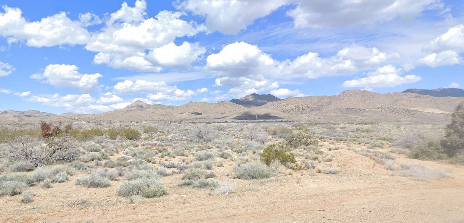 1 Acre of Residential Land for Sale in Golden Valley, Arizona