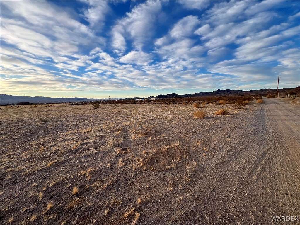 1.07 Acres of Residential Land for Sale in Dolan Springs, Arizona