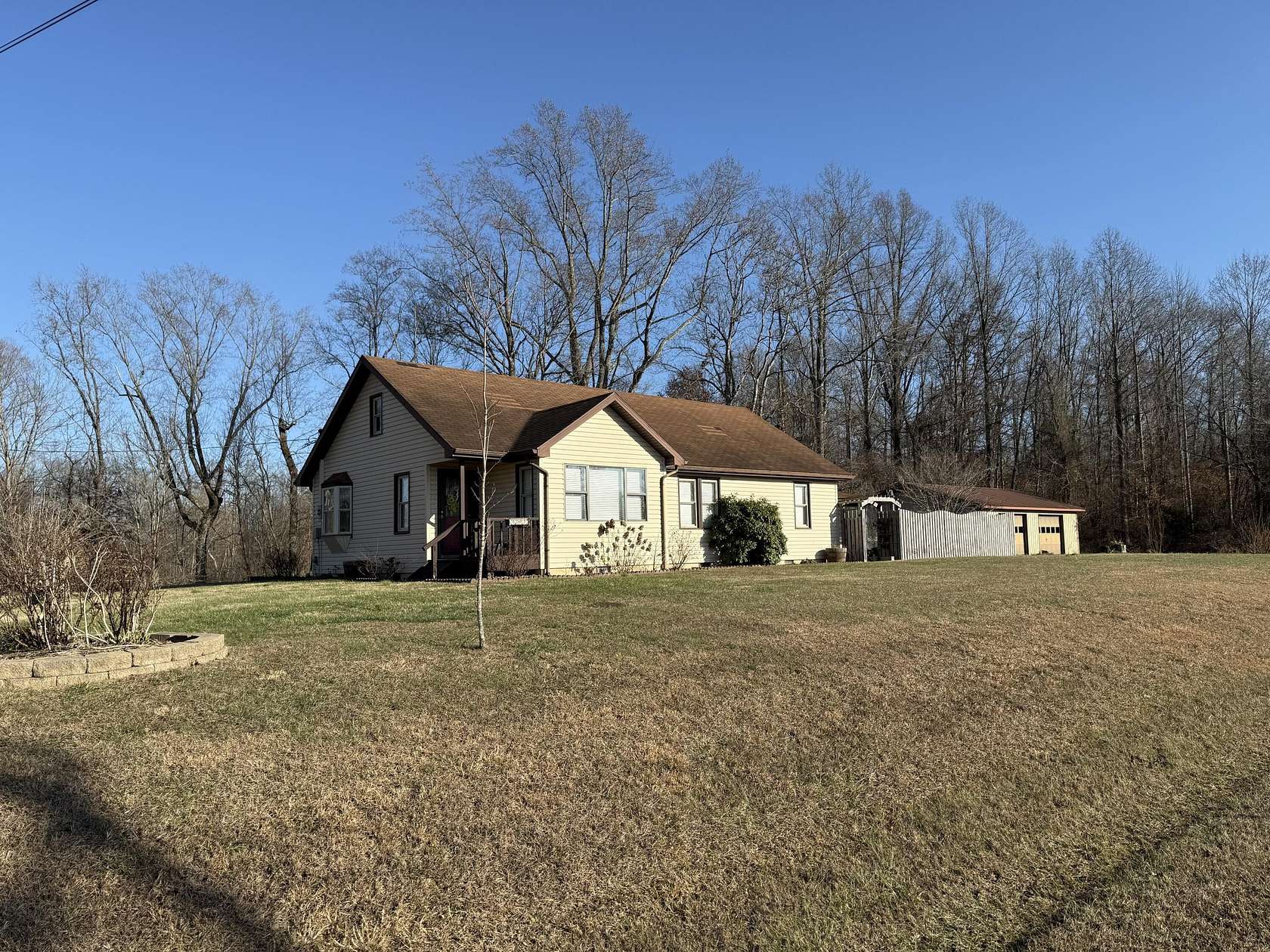 4 Acres of Residential Land with Home for Sale in Jamestown, Kentucky