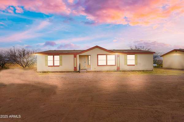 4 Acres of Residential Land with Home for Sale in Hereford, Arizona