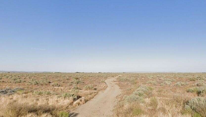 5.032 Acres of Land for Sale in Lancaster, California