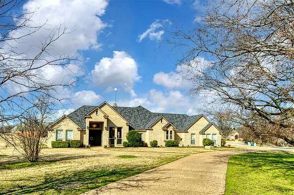 2.75 Acres of Residential Land with Home for Sale in Fort Worth, Texas