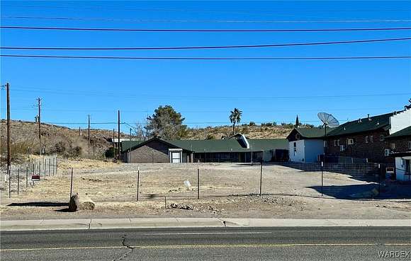 1.37 Acres of Commercial Land for Sale in Kingman, Arizona