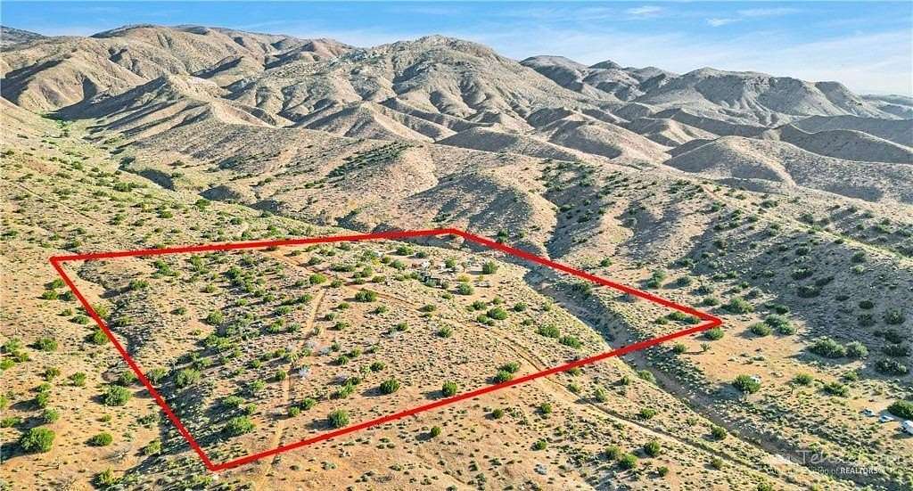 10 Acres of Recreational Land for Sale in Rosamond, California