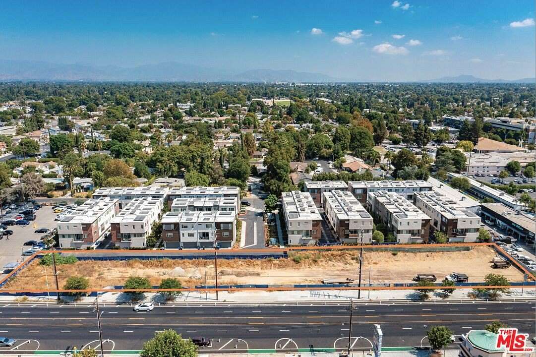 1.089 Acres of Commercial Land for Sale in Northridge, California