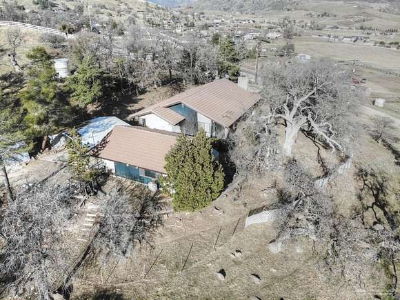 2.56 Acres of Residential Land with Home for Sale in Tehachapi, California