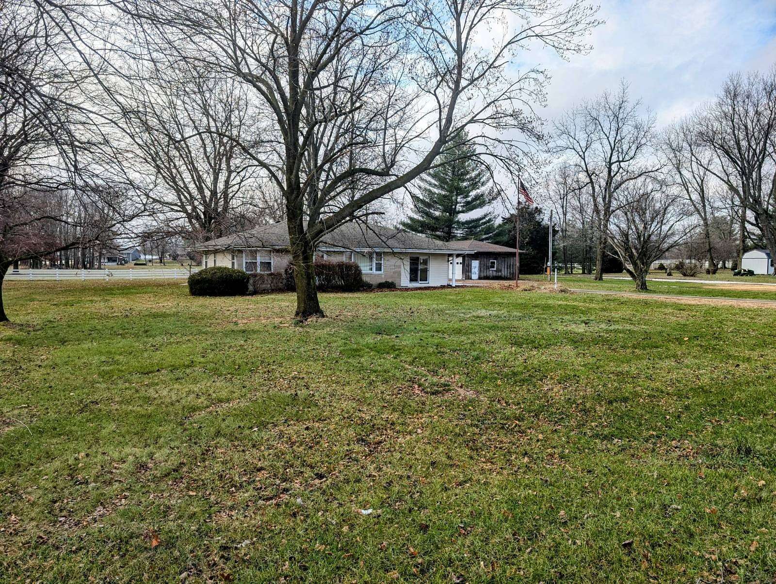 3.5 Acres of Residential Land with Home for Sale in Vincennes, Indiana