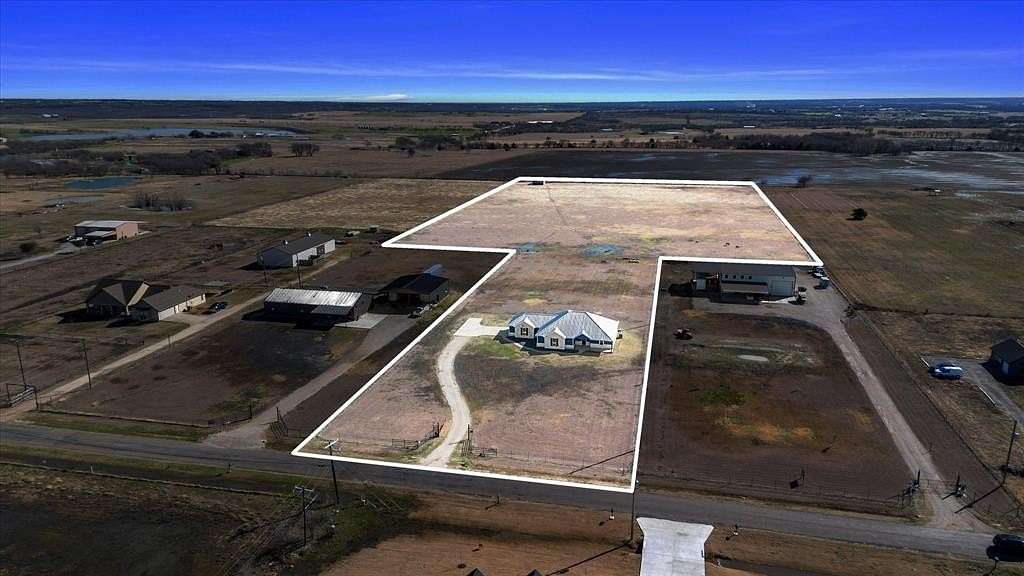 11.126 Acres of Land with Home for Sale in Venus, Texas