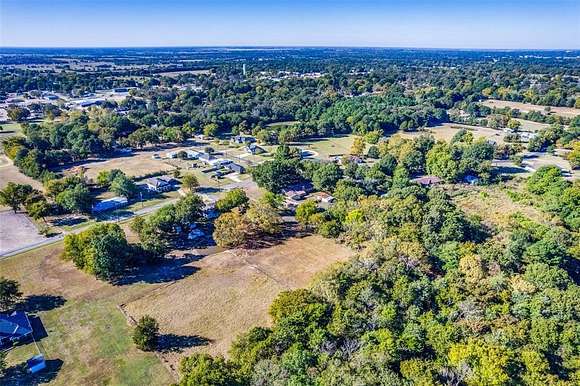 3.135 Acres of Residential Land with Home for Sale in Reno, Texas