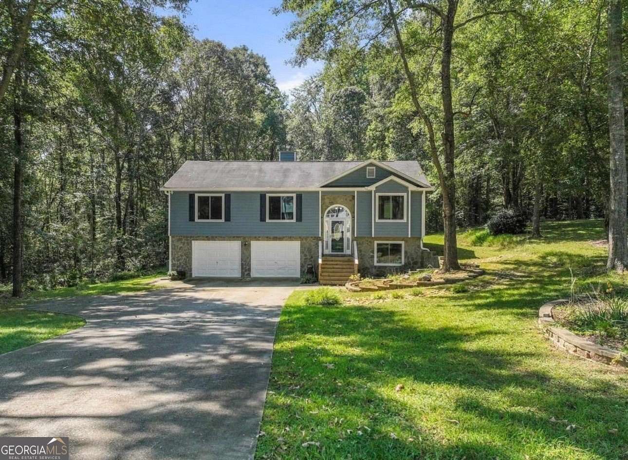 3.07 Acres of Residential Land with Home for Sale in Flowery Branch, Georgia