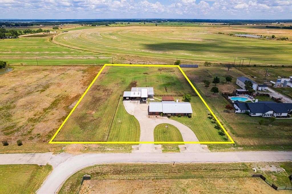 2.8 Acres of Land with Home for Sale in Pilot Point, Texas