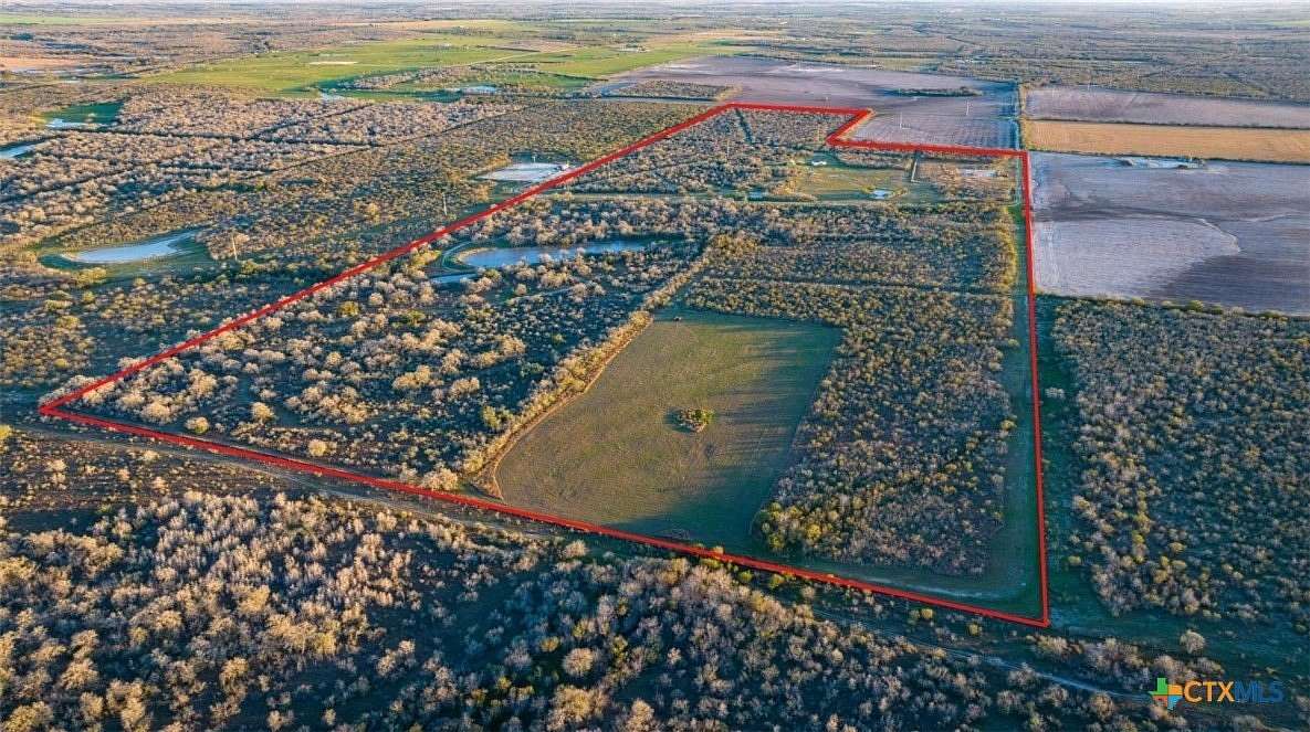 175 Acres of Land with Home for Sale in Gillett, Texas