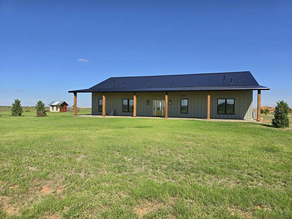 9.12 Acres of Residential Land with Home for Sale in Lamesa, Texas