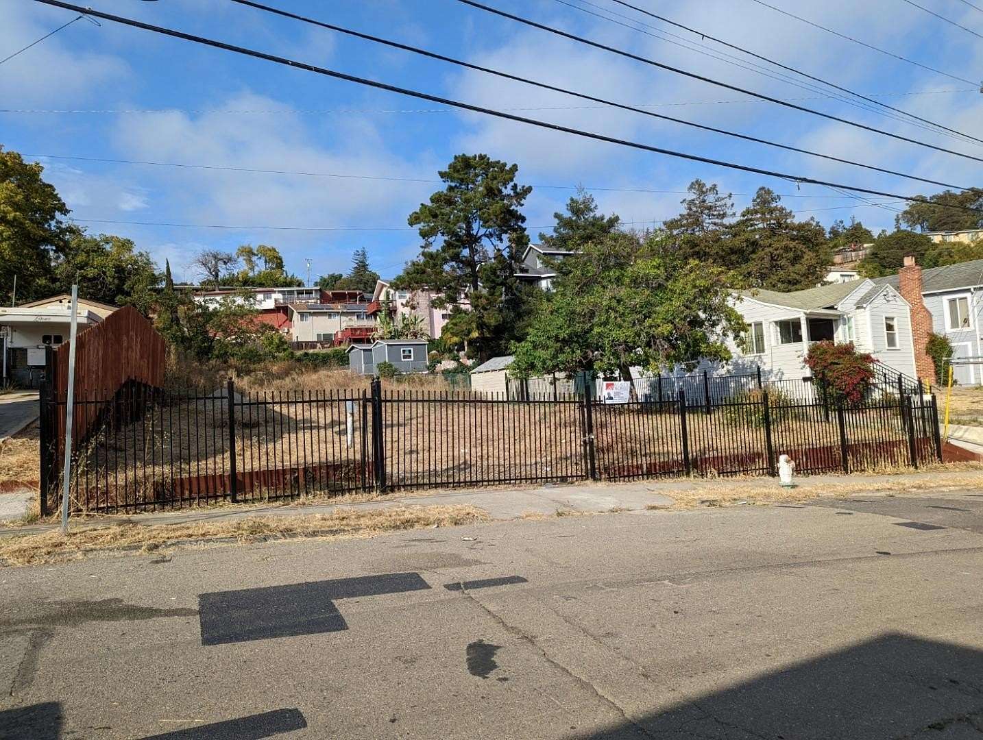 0.566 Acres of Residential Land for Sale in Oakland, California