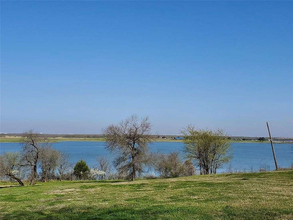 10.628 Acres of Land with Home for Sale in Corsicana, Texas