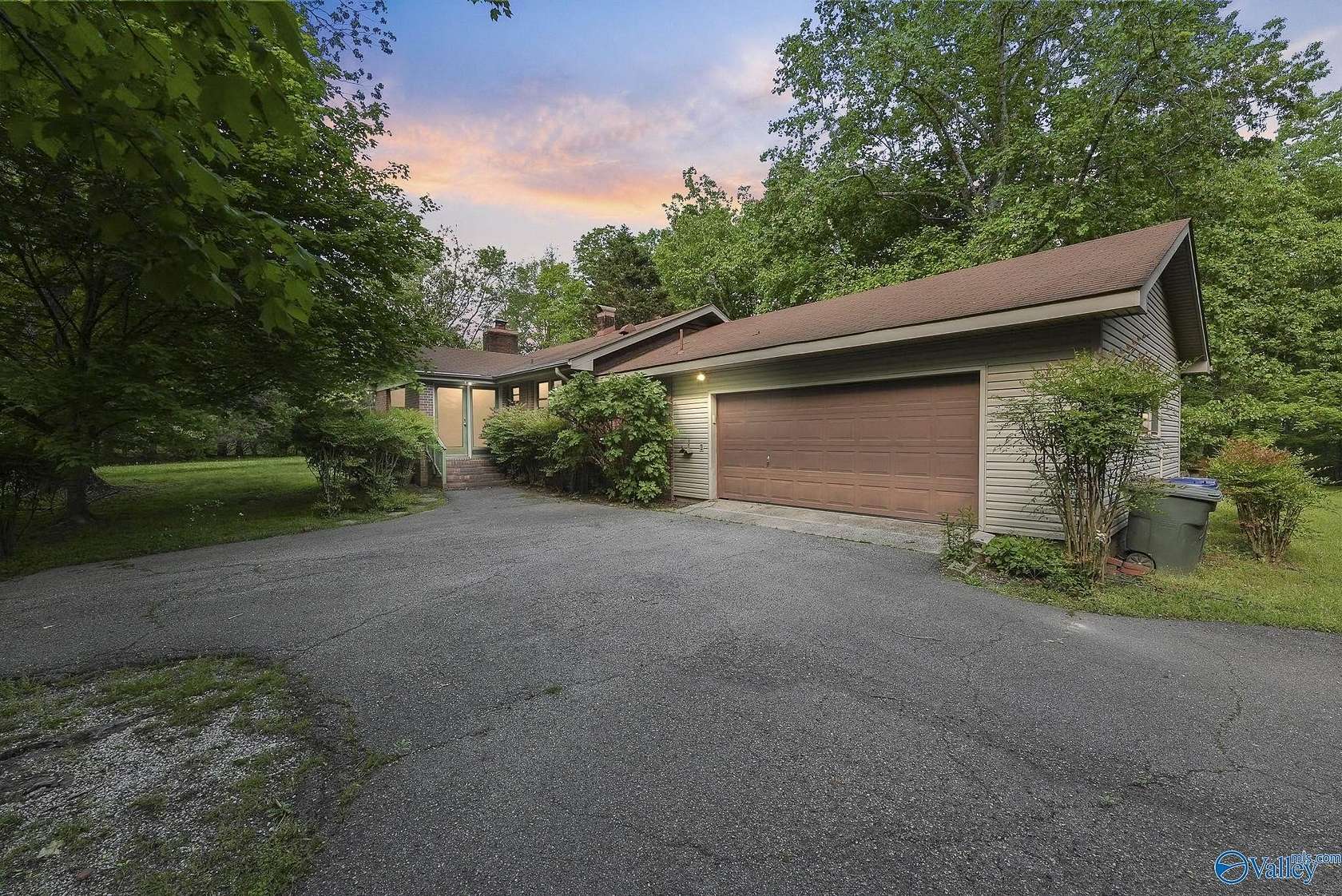 7 Acres of Residential Land with Home for Sale in Huntsville, Alabama