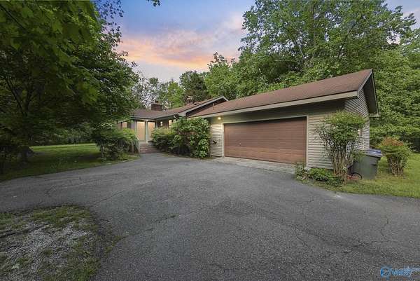 7 Acres of Residential Land with Home for Sale in Huntsville, Alabama