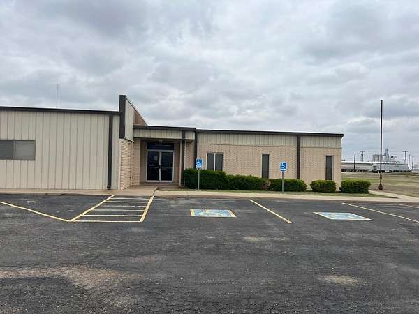 2.8 Acres of Improved Commercial Land for Sale in Floydada, Texas