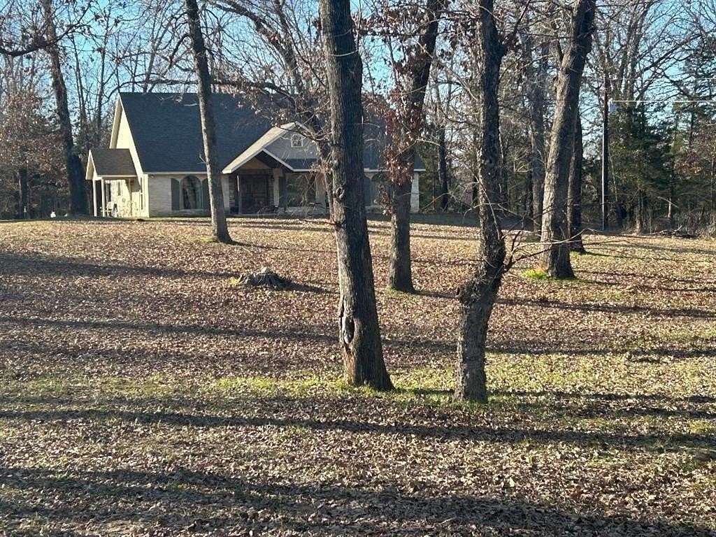 7.523 Acres of Residential Land with Home for Sale in Eustace, Texas